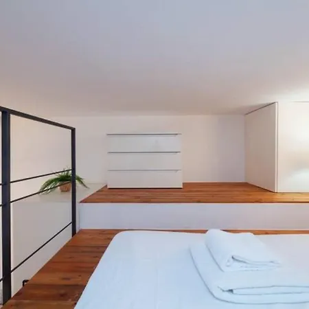Ihost Center Studio - Uberti 11 *